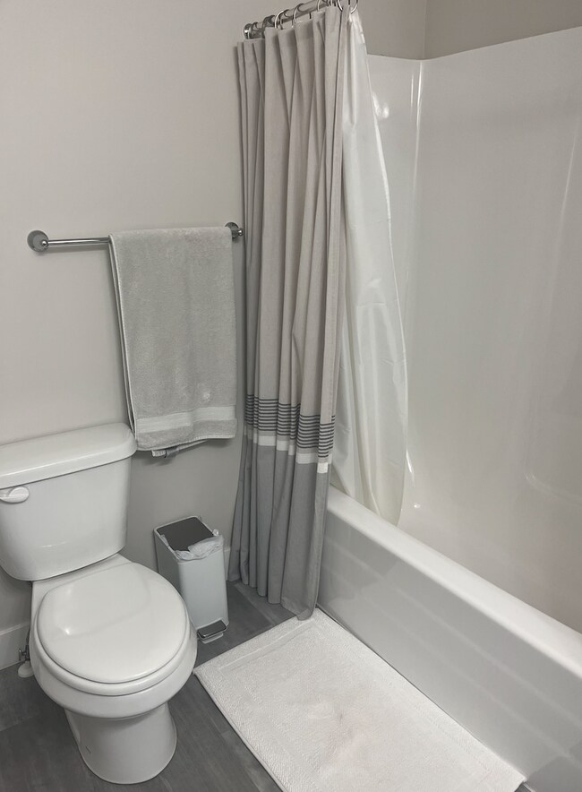 Building Photo - Three Bedroom Partially Furnished Townhome in Lehi