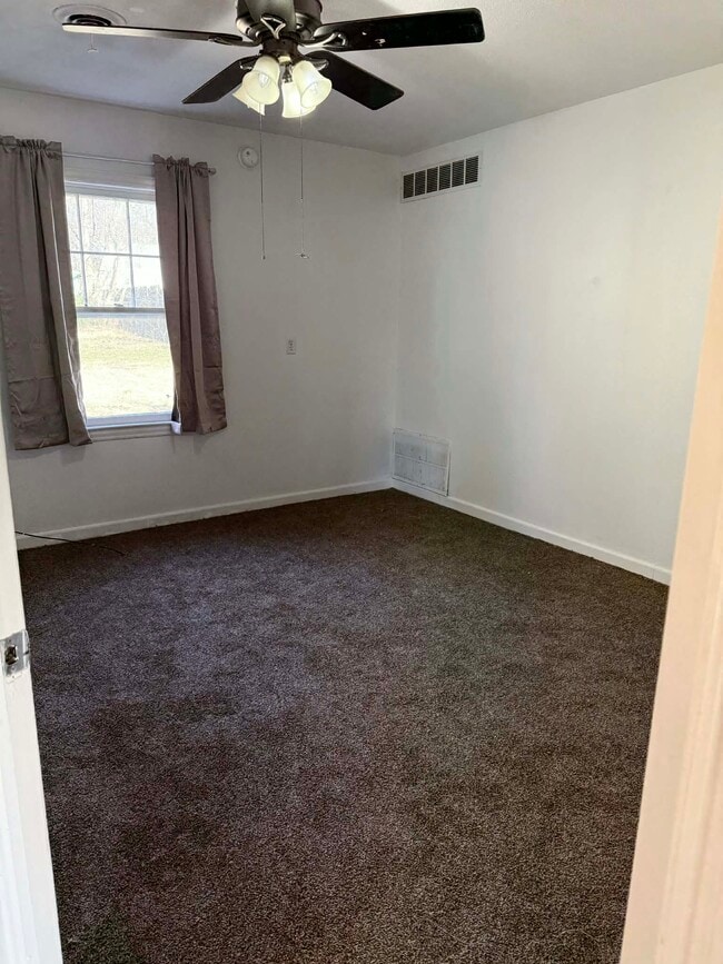 Building Photo - 109 E Fairview St