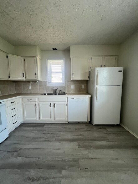 Building Photo - 5051 Marshall Dr