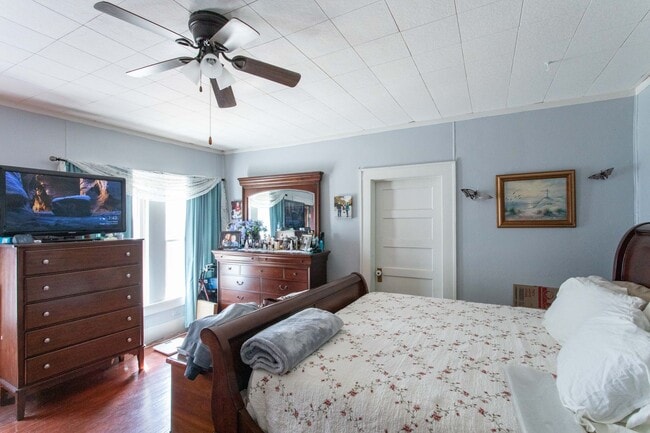 Building Photo - Spacious Home ready for a new family!