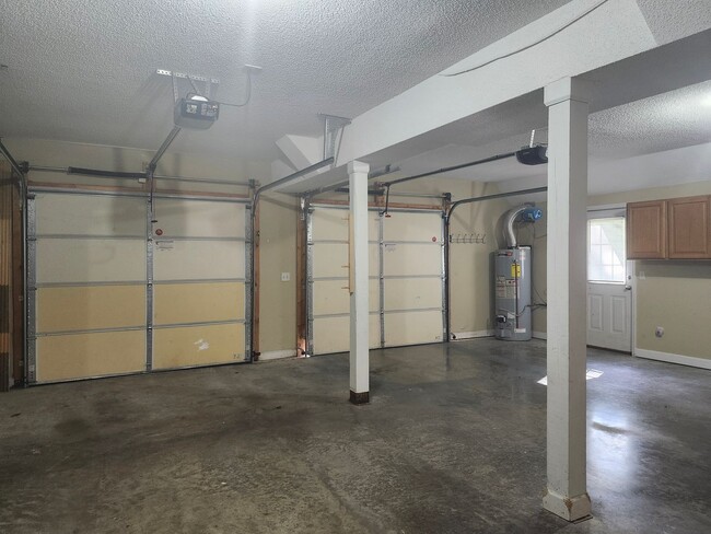 Building Photo - Spacious 4 Bedroom 3 bath in Hamilton on Hunter Subdivision