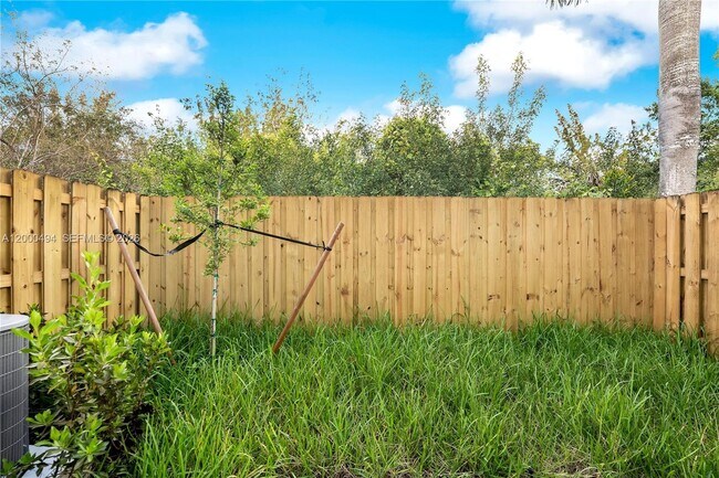 Building Photo - 250 SE 10th St