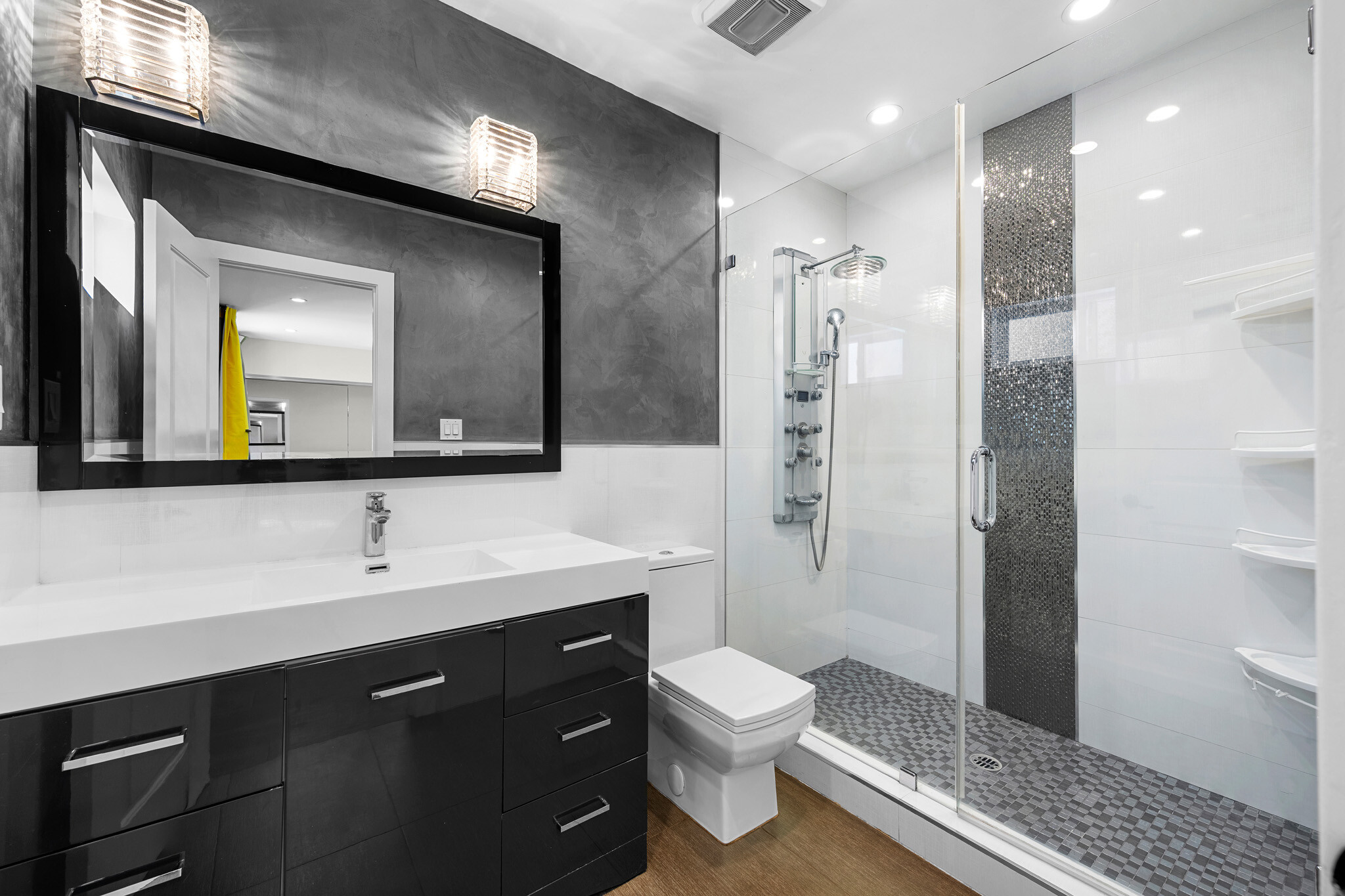 Building Photo - 1016 Linden Ave