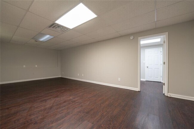 Building Photo - 493 Silverthorne Cir