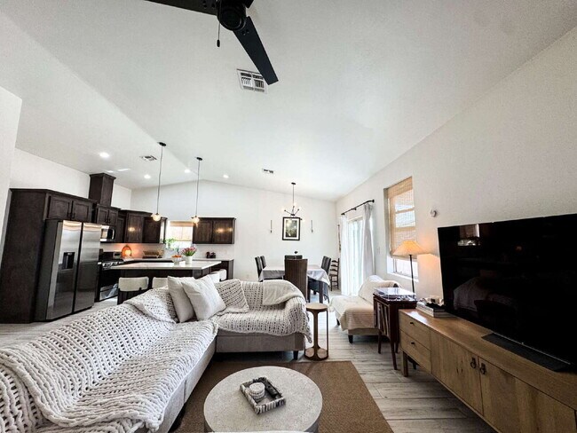 Building Photo - "Spacious 4-Bedroom, 2-Bathroom home in Prime Yuma!"