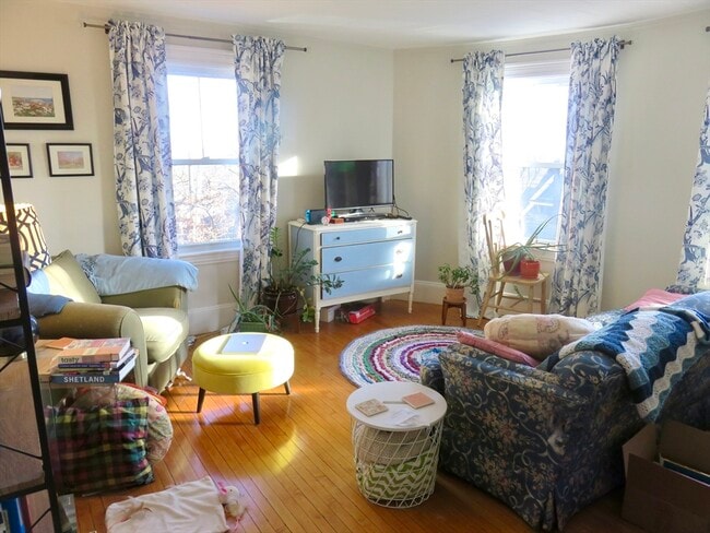 Building Photo - 105 Plympton St