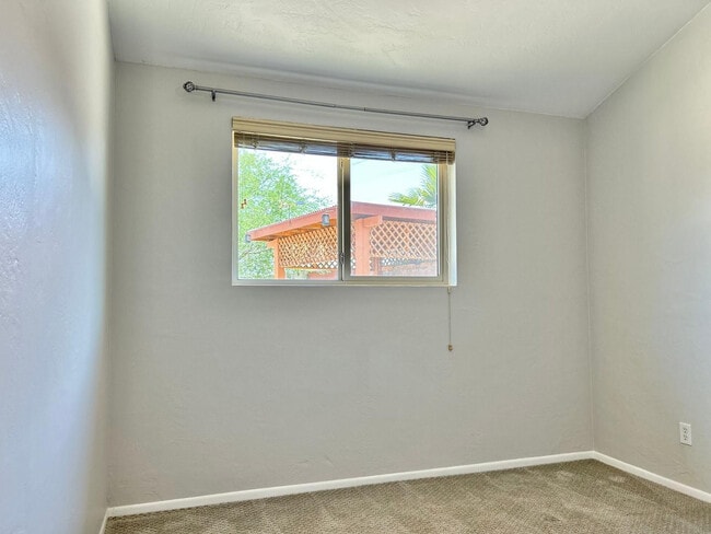 Building Photo - 6607 E Sheridan St