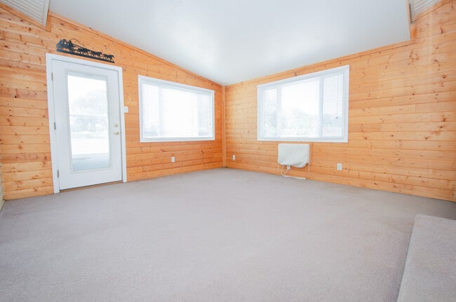 Building Photo - 215 Hillcrest Pl