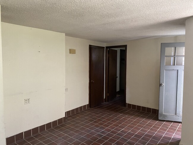 Building Photo - 608 Orange St