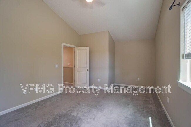 Building Photo - 4013 NE 89th Way
