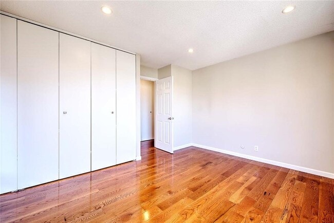 Building Photo - 274 S Main St