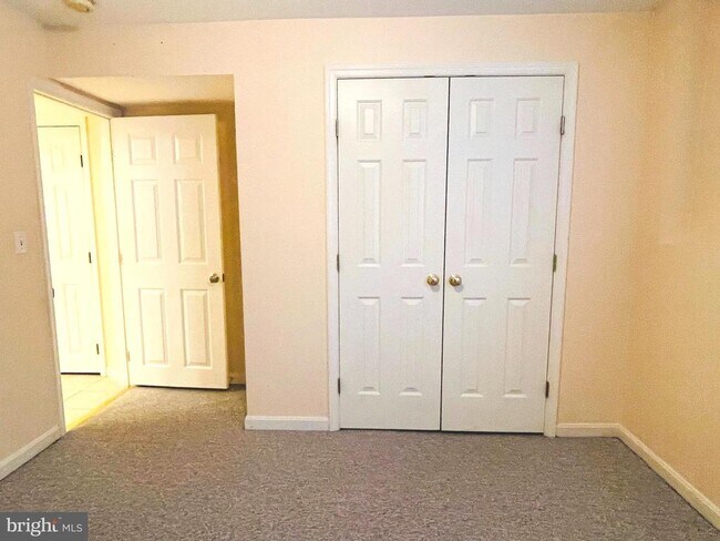 Building Photo - 9 Scarlet Oak Cir