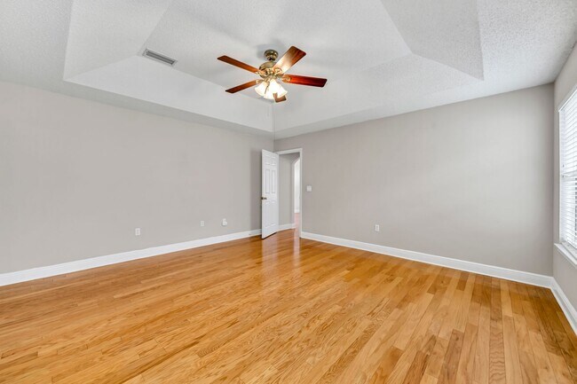 Building Photo - Community Pool & Deeded Access to Santa Ro...