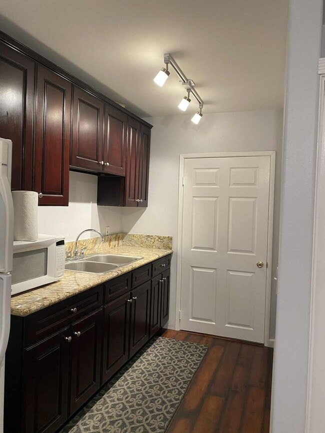 Building Photo - Cozy Unit in Westminster for Lease