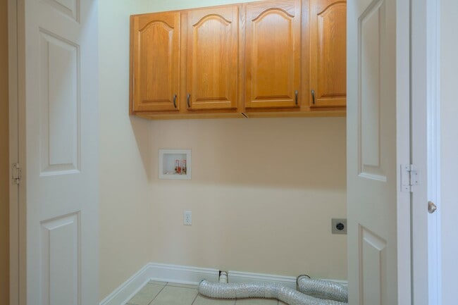 Building Photo - Available for the 2026-2027 lease term.