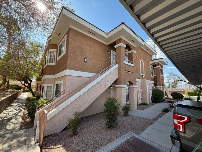Building Photo - Beautiful 2Bed/2Bath Condo located in the ...