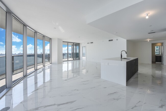 Building Photo - 488 NE 18th St