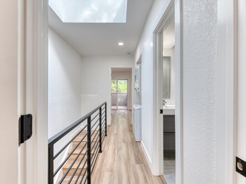 Building Photo - 3050 W 32nd Ave