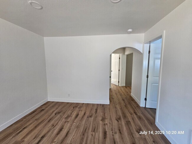 Building Photo - 408-410 SW Elmwood Ave