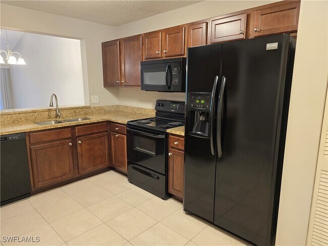 Building Photo - 605 Squire Cir