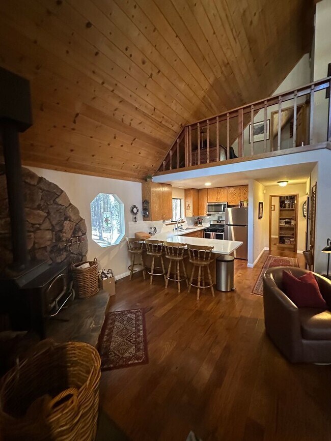 Building Photo - Charming 3 Bed Ski Lease in Tahoe Donner