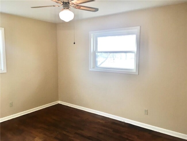 Building Photo - 101 E 1st St