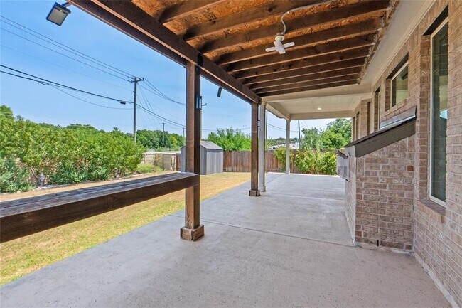 Building Photo - 2260 Hat Bender Lp