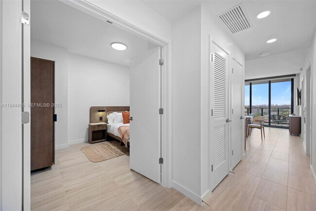 Building Photo - 580 72nd St