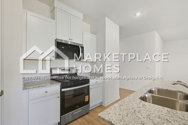 Building Photo - 3040 Laredo Ln