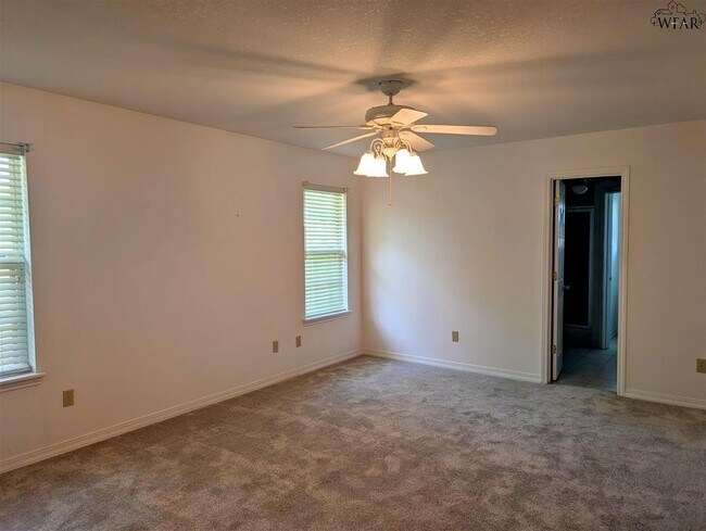 Building Photo - 1431 Cherokee Cir