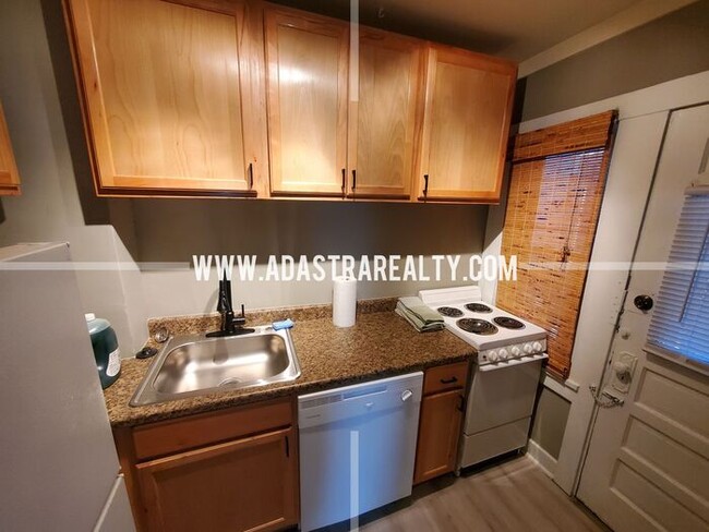 Building Photo - 1 Bedroom Apartment in Westport-Available ...