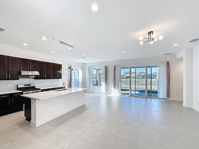 Building Photo - 32801 Tree of Life Ave