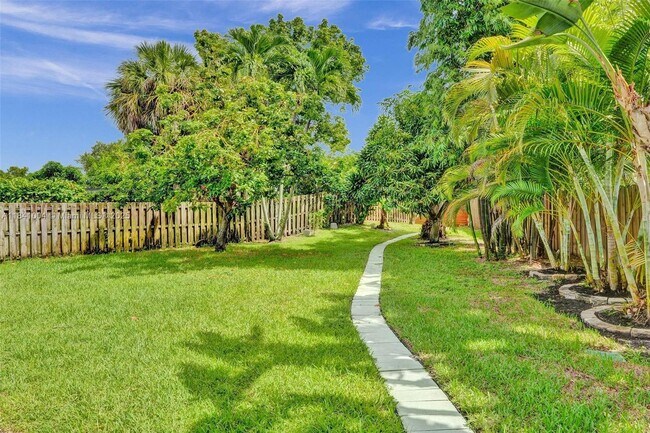 Building Photo - 7425 Silver Woods Ct