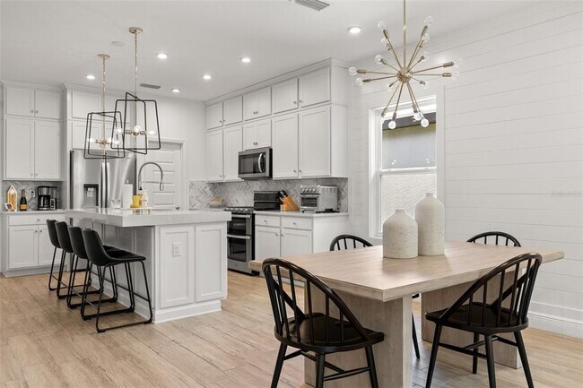Building Photo - 5412 Silver Sun Dr
