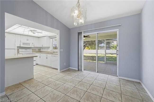 Building Photo - 826 SE 5th Ct