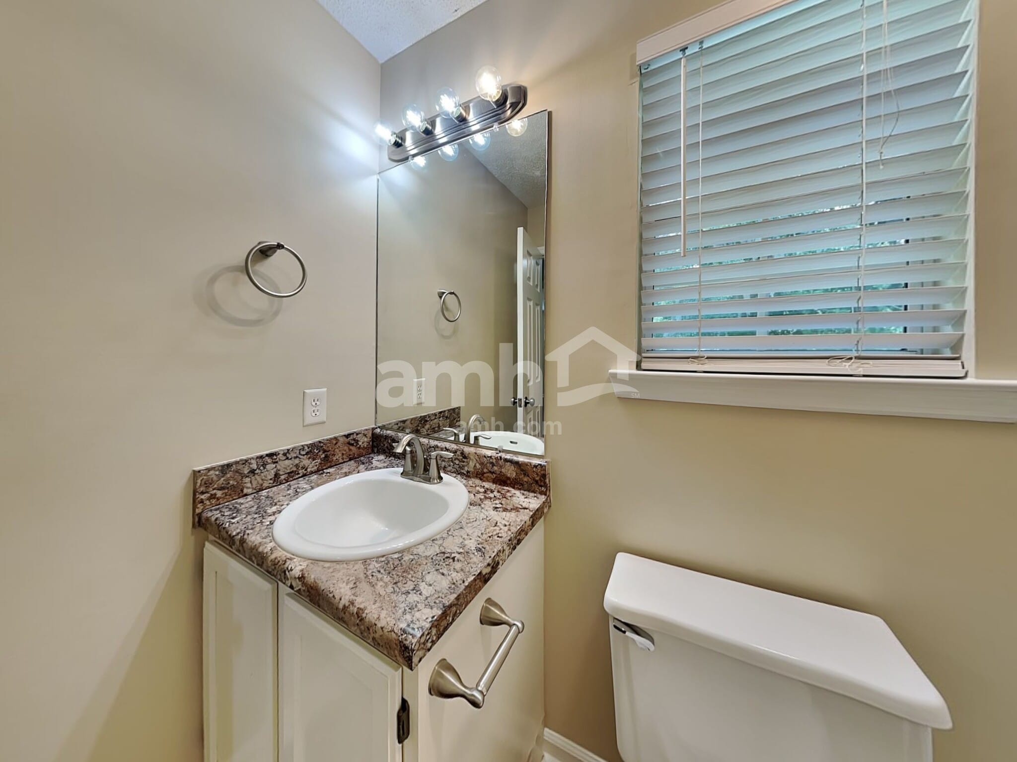 Building Photo - 26 St Ives Dr