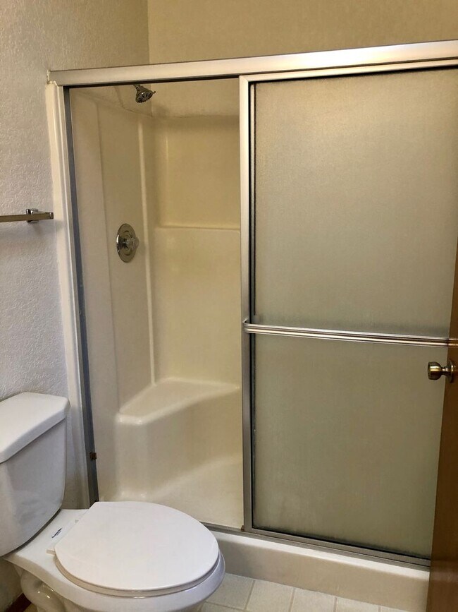 Building Photo - Cute 2 Bedroom Home w/ Garage Near Golf Course! *HOME IS CURRENTLY OCCUPIED, PLEASE DO NOT DISTUR...