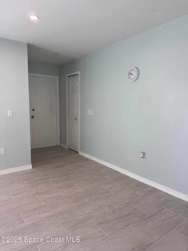Building Photo - 2841 College View Dr