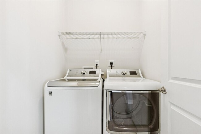 Building Photo - Available Now – Luxury 3 Bedroom, 2.5 Bath Carnegie Grand Townhome in Atwater Community