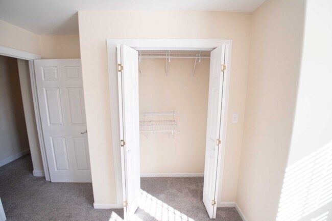 Building Photo - 614 N Center St