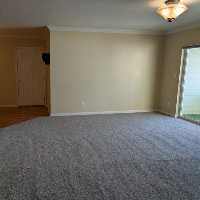 Building Photo - 2631 E 15th St