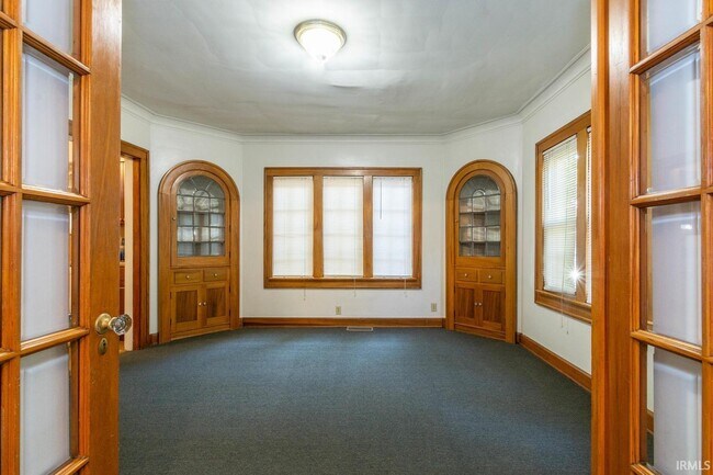 Building Photo - 219 E 8th St