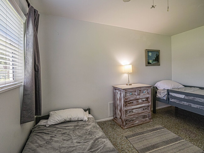 Building Photo - 1450 5th Ave