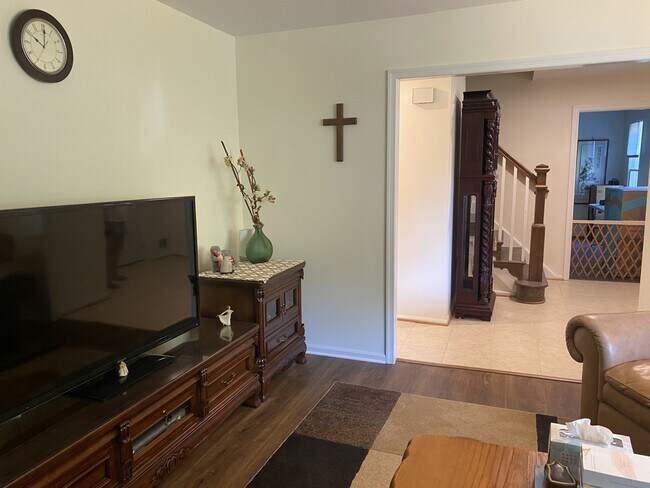 Building Photo - 7907 Laural Valley Way