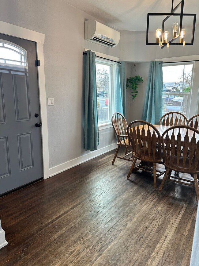 Building Photo - EK1-TFS