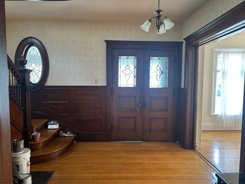 Front Entrance - 229 N Lowell Ave