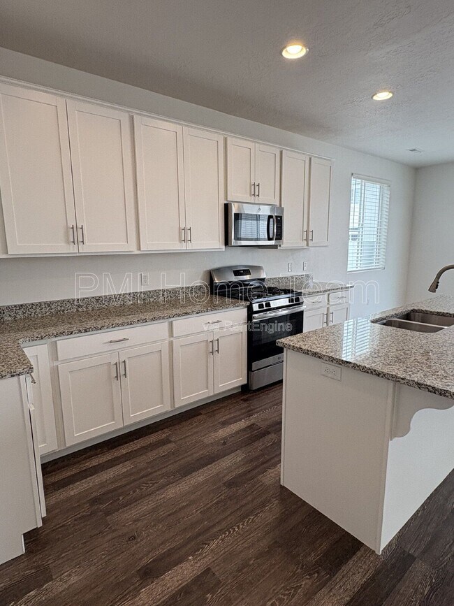 Building Photo - 1616 W Parkview Dr