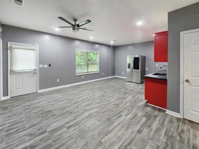 Building Photo - 1437 Balvaird Dr SE