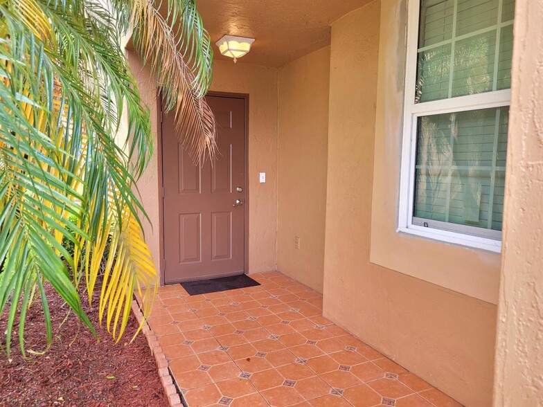 Building Photo - 1412 Barcelona Way