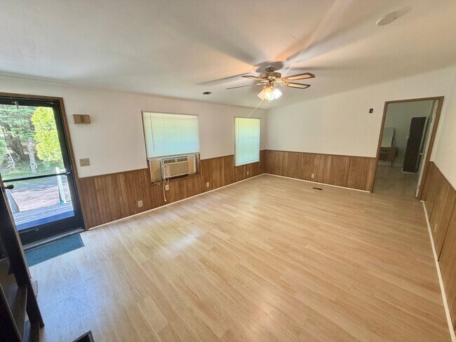 Building Photo - 166 Smith Ln